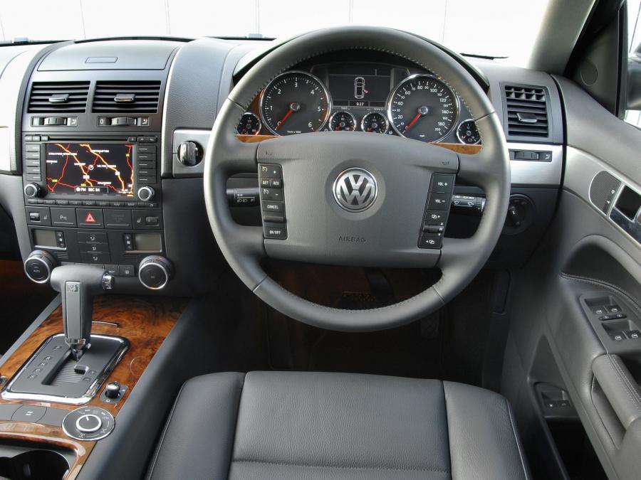  Volkswagen Touareg V6 TDi 2007 года  (UK) (фото 6 из 12)